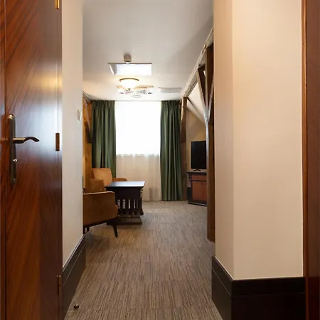 فندق Brovaria Stary Rynek - Old Town Square 3*